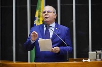 Hildo Rocha (MDB-MA) cria projeto para extinguir de vez o atual piso dos professores. Foto: Pablo Valadares/Câmara dos Deputados.